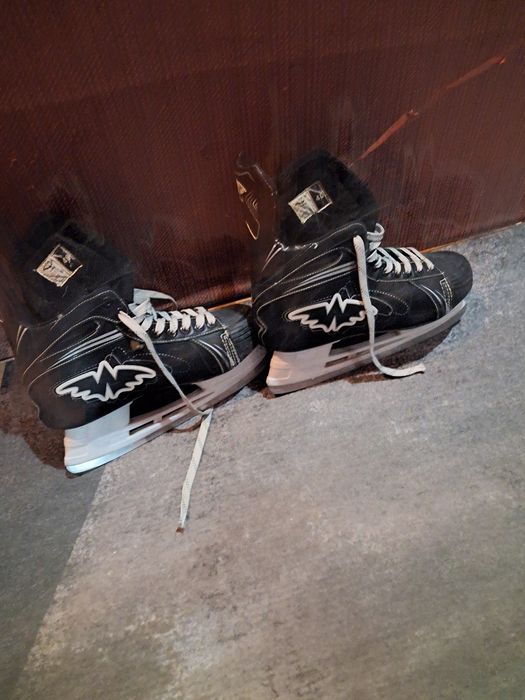 Продам отличныи коньки