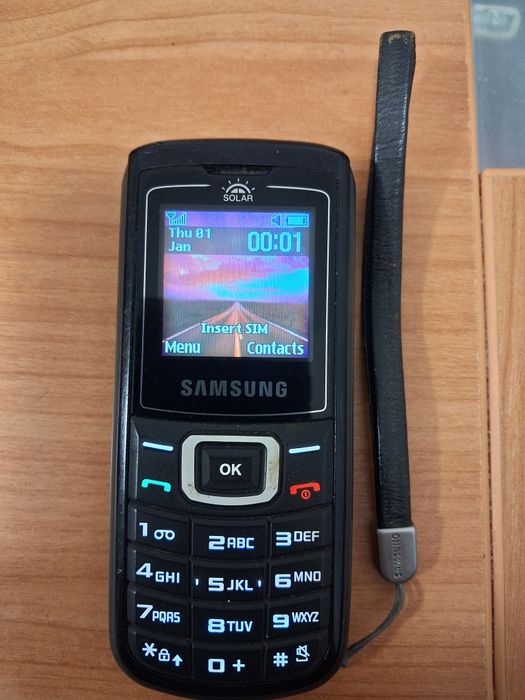 Telefon rar cu incarcare solara  Samsung  E1107