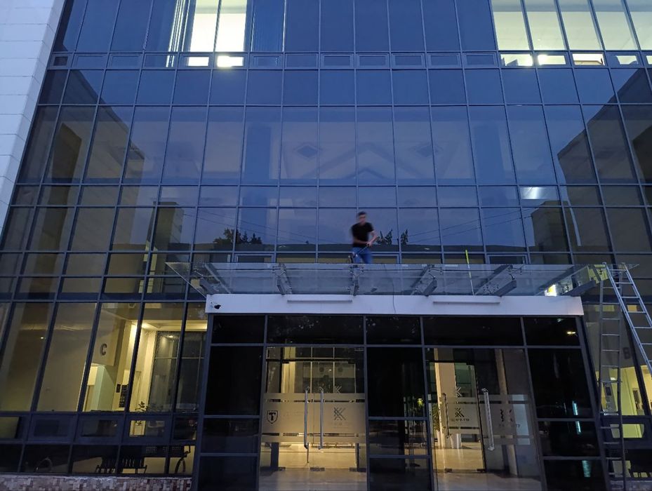 Oyna yuvish fasad yuvish xizmati bino yuvish