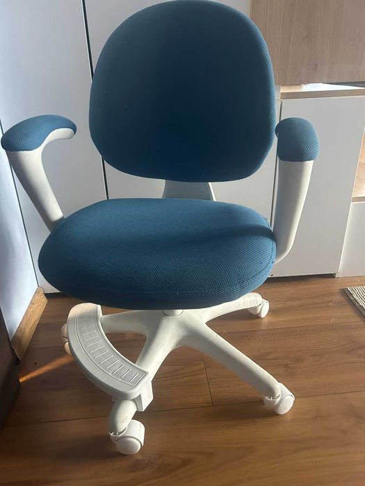 Детски ергономичен стол (отлично състояние)