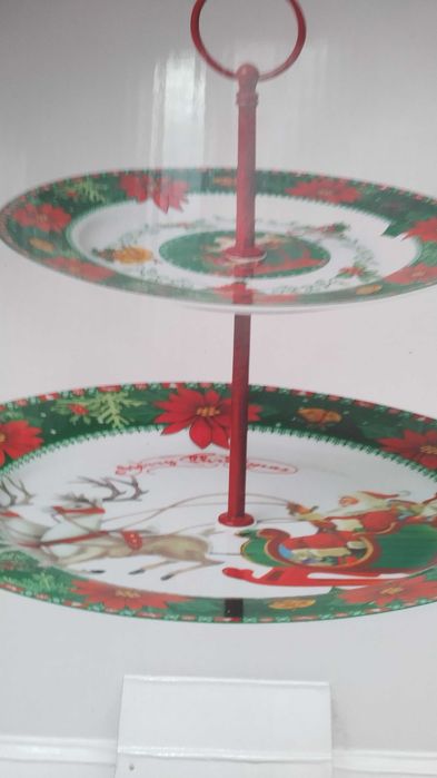 Коледни подаръци и четки за почистване на съдове