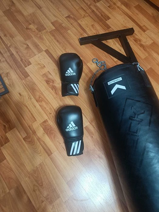 Sac de box cu suport de prindere si o pereche de manusi cadou