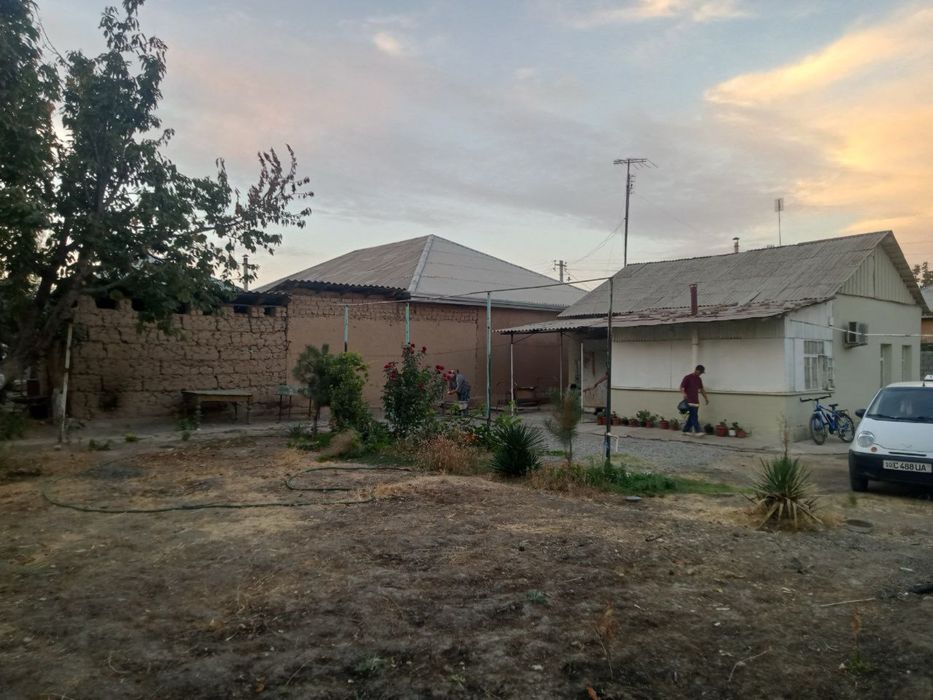 Uchastka sotiladi Chirchiq