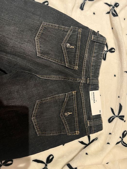 черные джинсы клеш