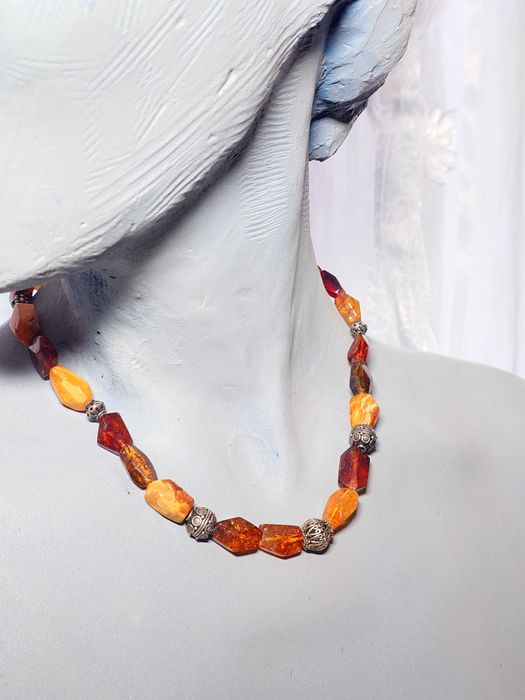 Colier din argint cu chihlimbar natural – nuggete fațetate, stil etnic