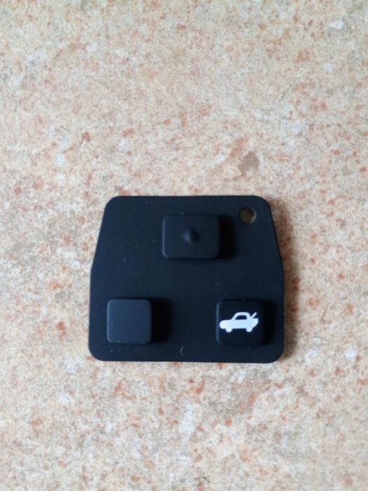 Копчета за ключ на Тойота Авенсис с 3 крачета