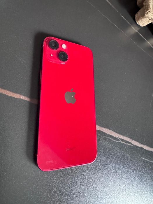 Iphone 13 roșu 512gb impecabil 83% battery cu 6 huse si folie pe ecran