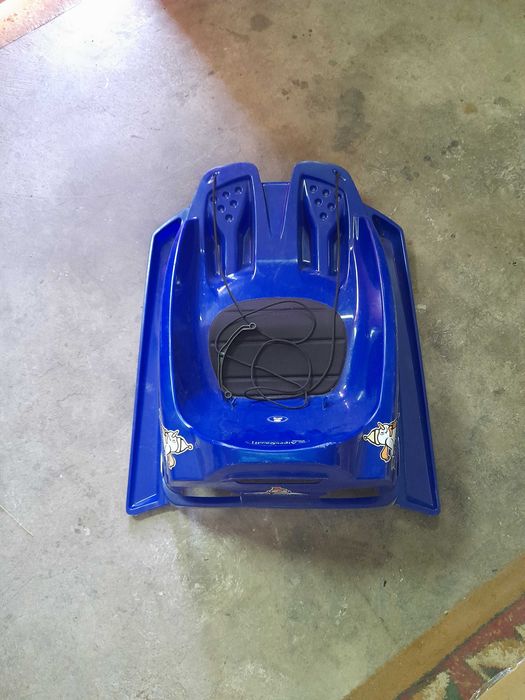 Vand săniuța pentru copii.