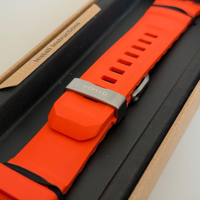 Каишка за Apple Watch - Nomad Rocky Point, Magma, Natural Titanium