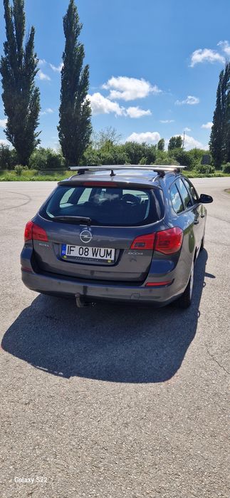 Vând Opel astra j