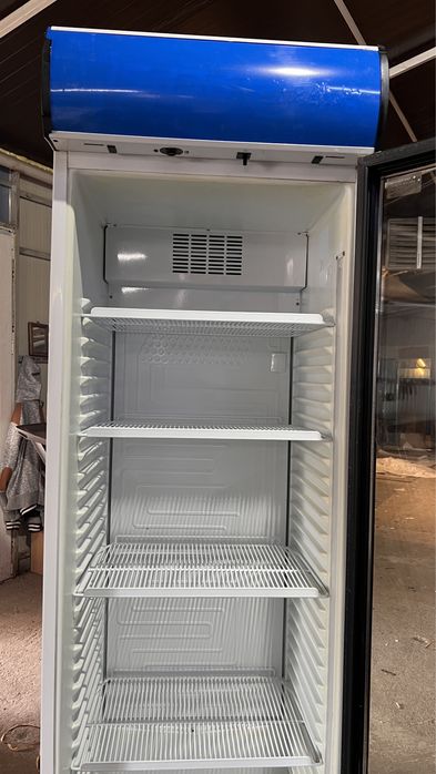 Vitrina frigorifica verticala Ugur cu o usa