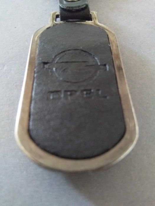 Продам автомобильный брелок на opel
