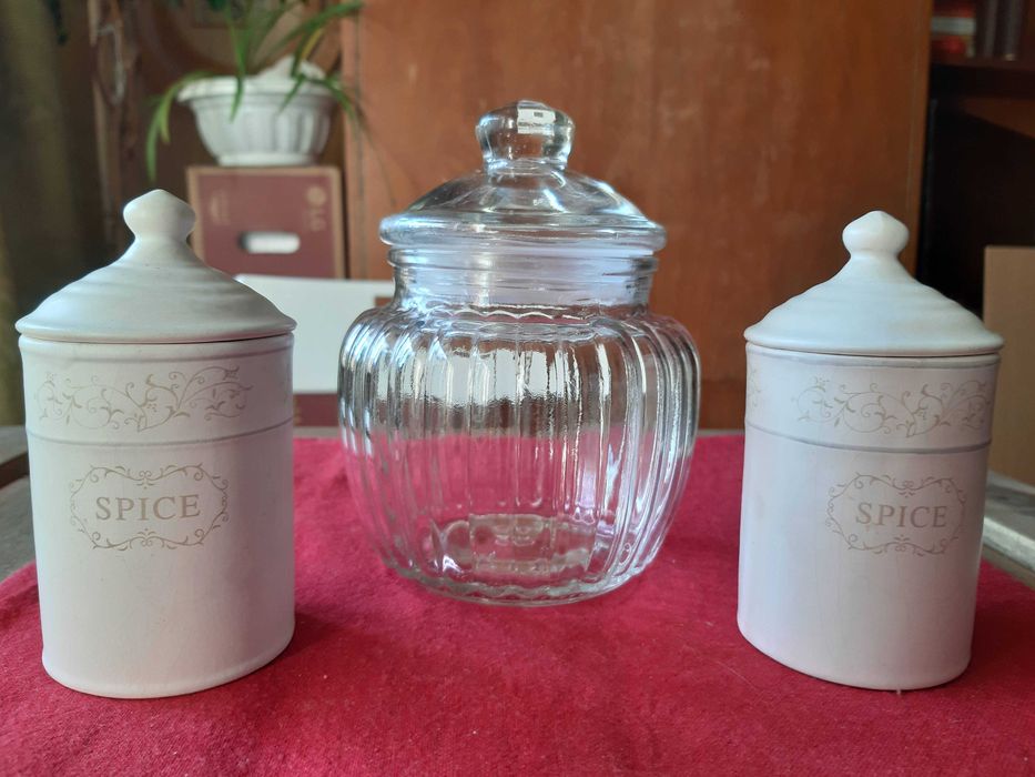 Старинен порцелан, кристал, чаши, кана