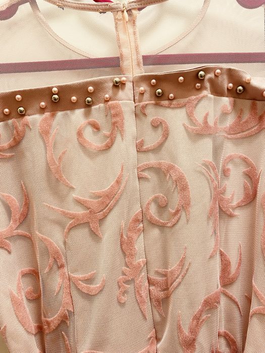 Рокля с тюл- М размер