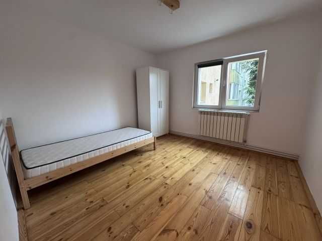Proprietar, inchiriez apart 4 camere mobilat si utilat in zona Astra pentru o familie sau studente/fete/eleve.