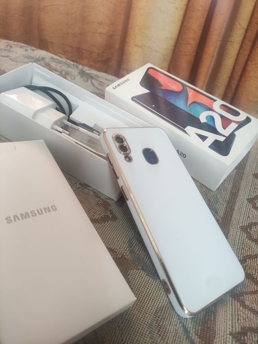 Продам Samsung A20