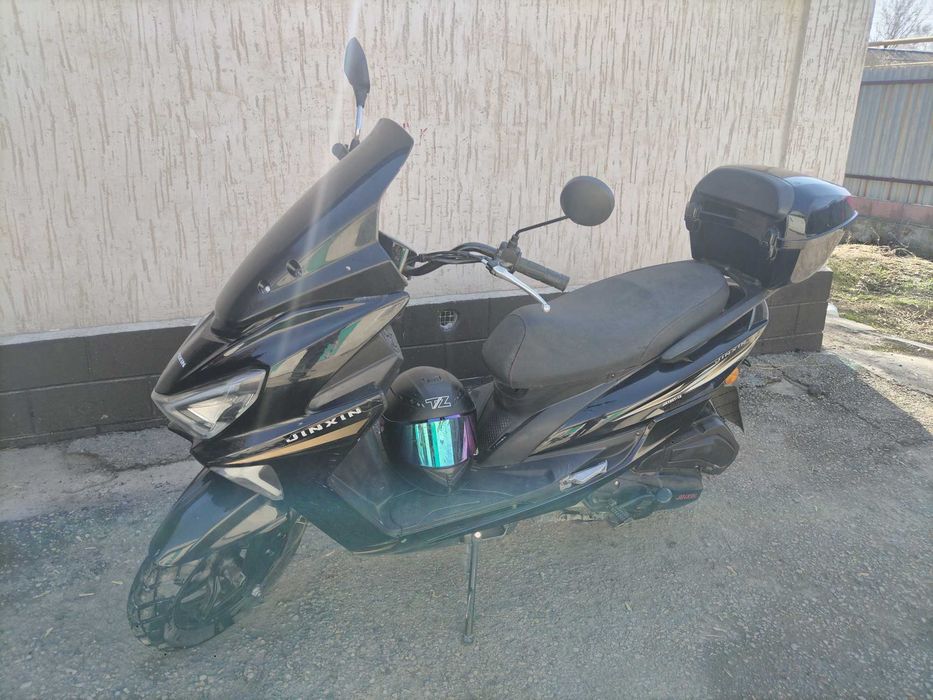 Продаётся скутер не большим пробегом