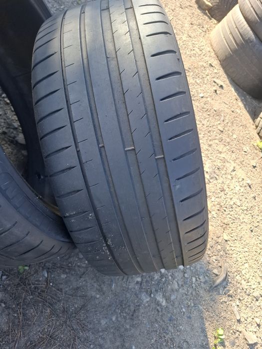 Vand 1 sau 2 anvelope 255 40 19 michelin bune de vara