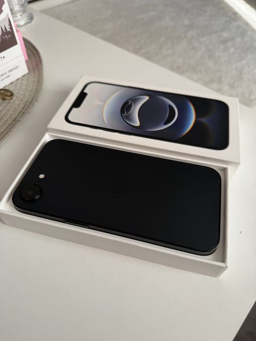 iPhone 16 e чисто нов