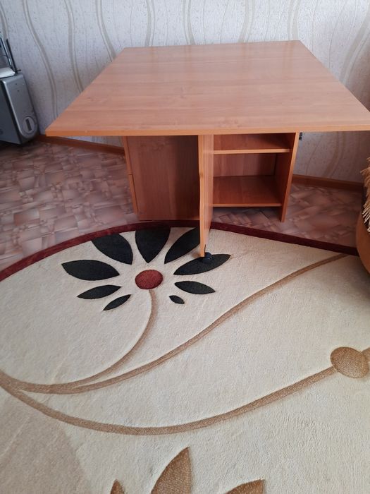 Стол-тумба, раскладной.