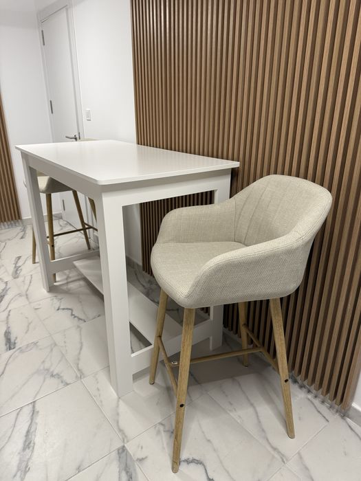 Doua scaune bar/bucatarie