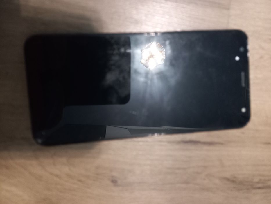 Telefoane defecte și diverse huse noi