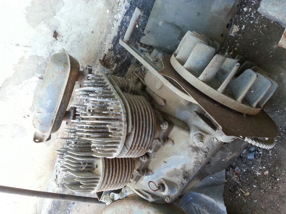 Бензиновый двух цилиндровый двигатель