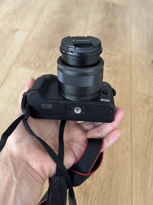 Продам фотоаппарат CANON EOS M50