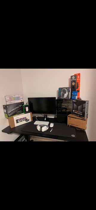 Продавам цялостен High-End 4K Setup (Ryzen 7 9800X3D / RTX 5070 Ti) + 4K Монитор, Logitech слушалки и Razer периферия – Като нови!