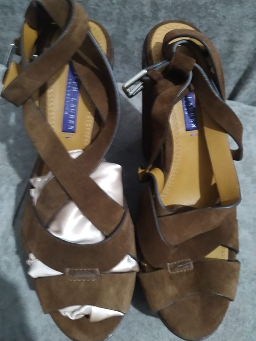 Продам замшевые босоножки