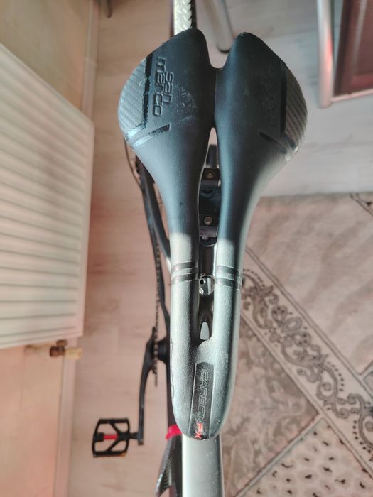 Bicicleta Gravel full carbon