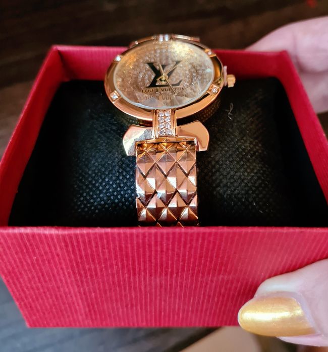 Брендовые часы Louis  Vitton