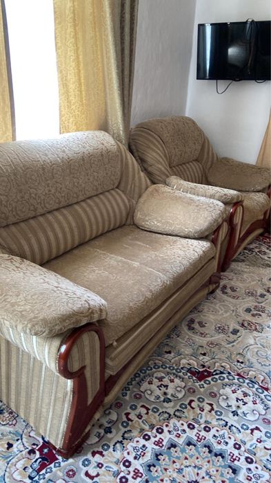 Срочно!!!Продам диван, софу и два кресло.