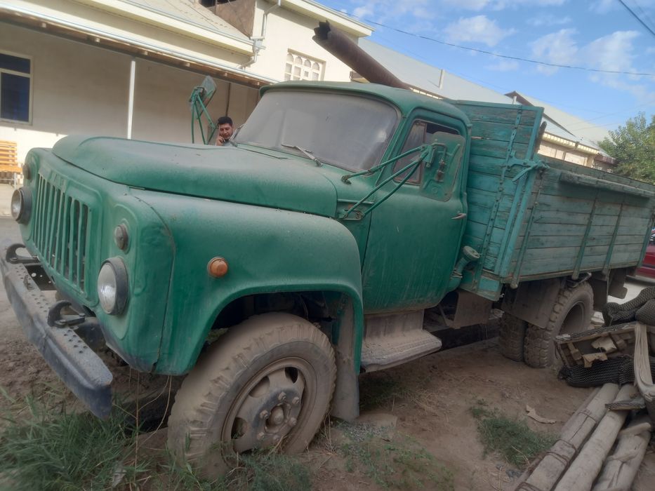 Газ 52  бензин 84 йил документ тах срочно сотилади