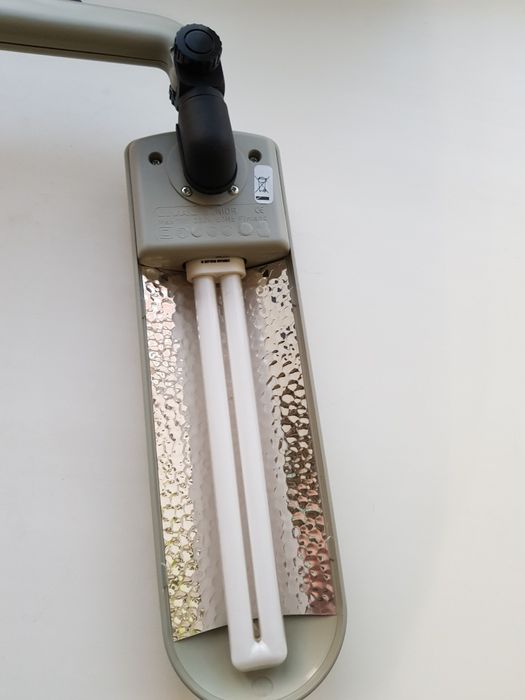 Продам лампу настольную