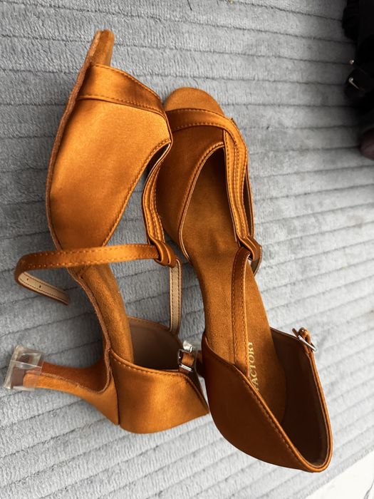 Обувь для танцев