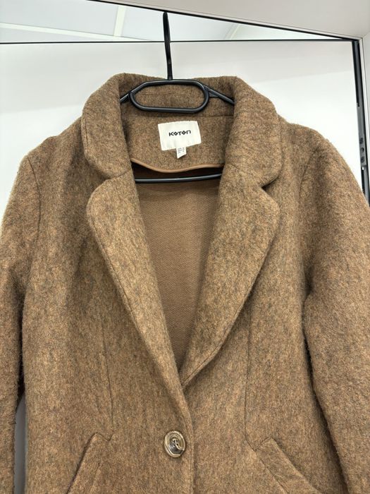 Дамско палто с дължина до коляното