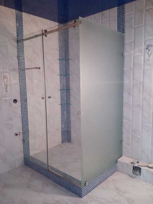 Душевые кабины из стекла