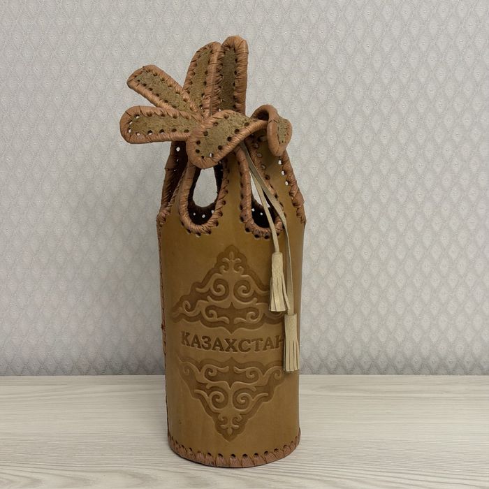 Кожаный чехол для бутылки