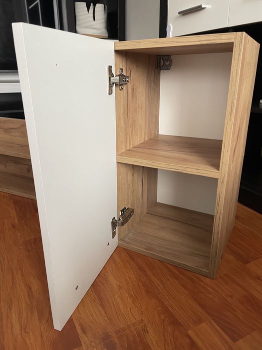 2 Dulapuri Suspendate cu Polita