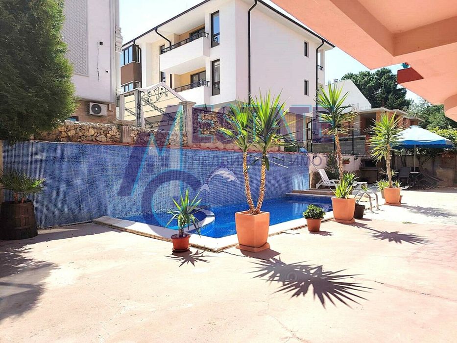 Тристаен апартамент до ключ без такса поддръжка в гр. Несебър