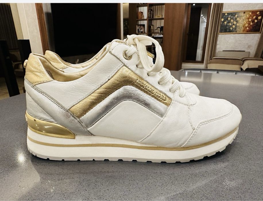 Nike,, Geox,  Merell, replay, g star, guess, michael kors