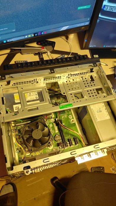 Vand calculator HP PRODESK 400 G5 MT i5 8500 16gb RAM  256 SSD