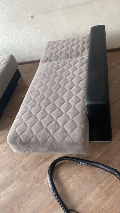 Диван раскладной большой.