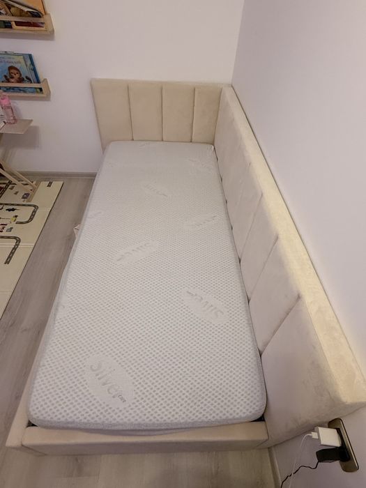 Pat tapițat de 200 x 90 cm cu spațiu de depozitare