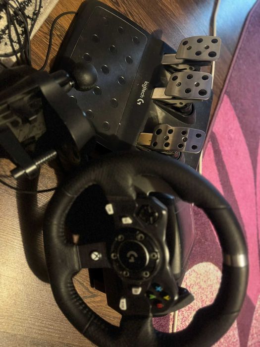 Vand volan pret 200€  vine complet cu tot cu accesorii astept mesaj