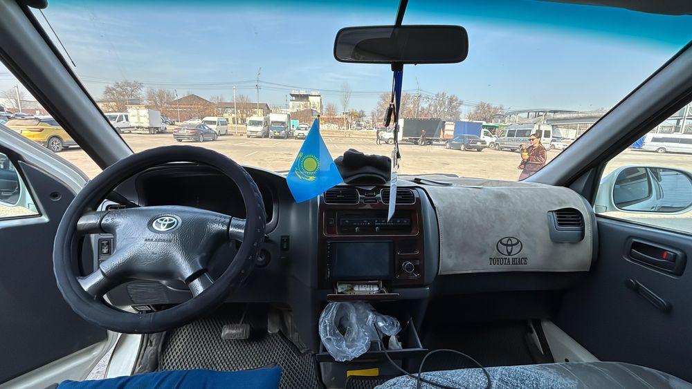 Тойота гранд хайс