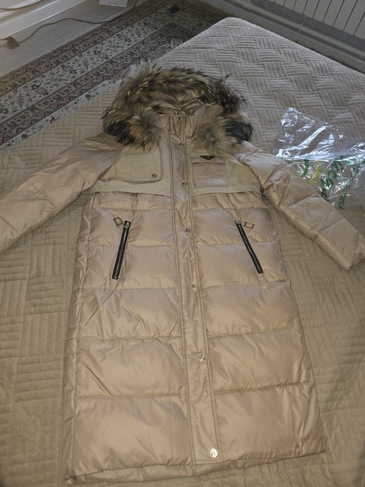Куртка бежевая размера S
