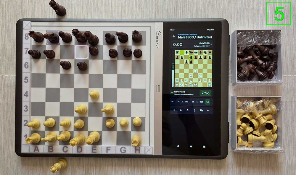 Calculator de sah Chessnut Evo cu accesorii