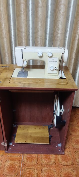 Швейная машинка Чайка 142М
